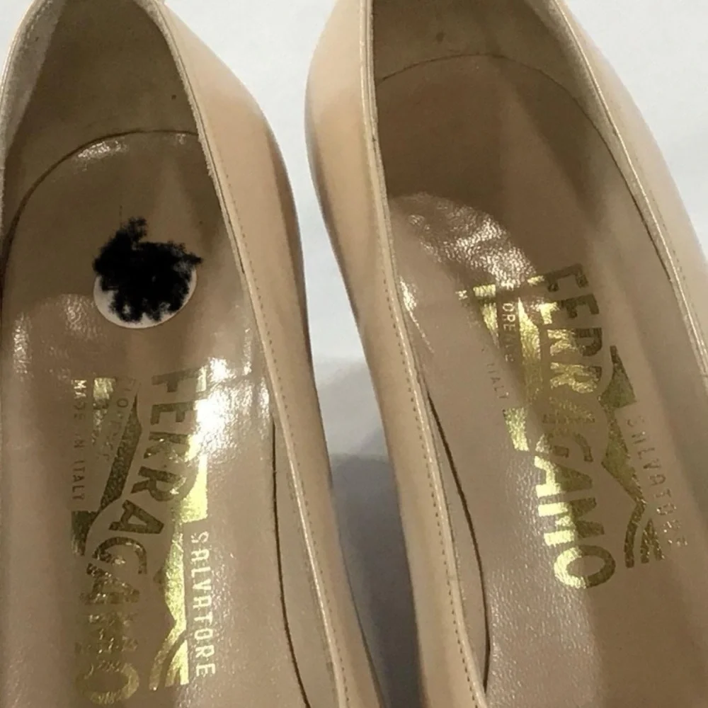 Women’s Salvatore Ferragamo Two Tone Cap Toe Elegant Beige Block Heel Size 5.5B